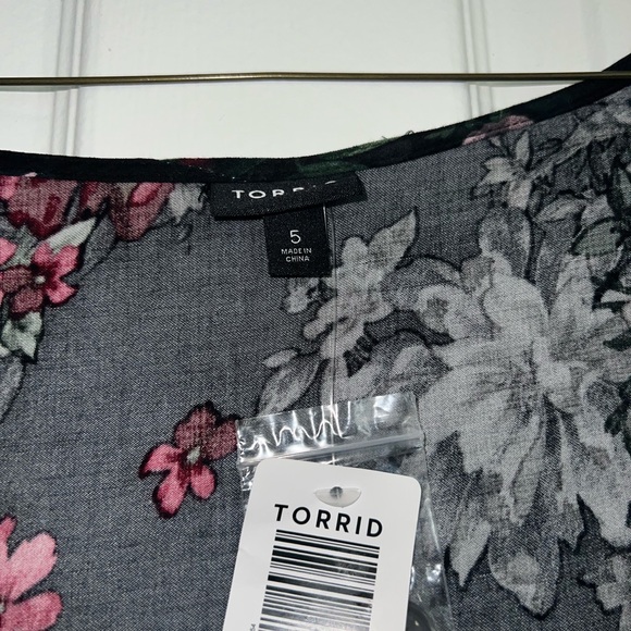 Torrid Black and Red Floral Blouse - Picture 5 of 7